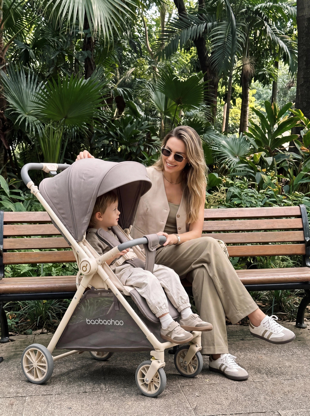 LIGHTWEIGHT STROLLER